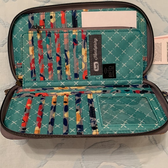 🌺New🌺Lug RFID Large Zippered Wallet - Picture 5 of 11